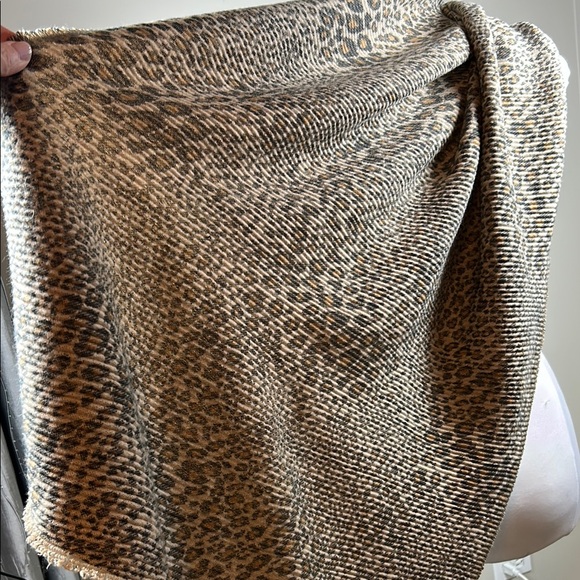 Leopard Print Scarf - Picture 4 of 4